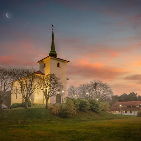 شقة A Beautiful 3-bedroom With Stunning Views And Free Parking *