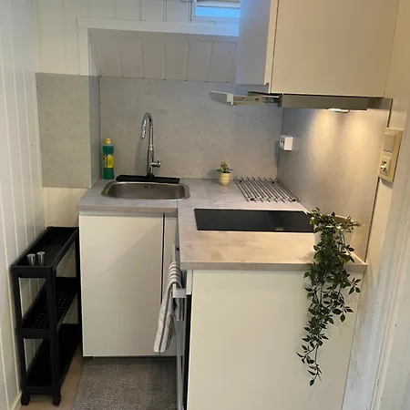 A Beautiful 3-bedroom With Stunning Views And Free Parking *