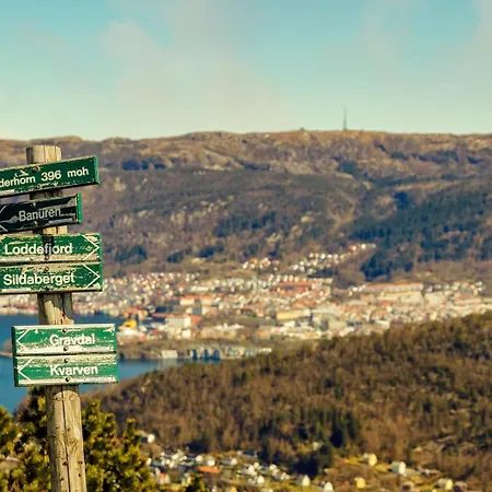 A Beautiful 3-bedroom With Stunning Views And Free Parking * برغن