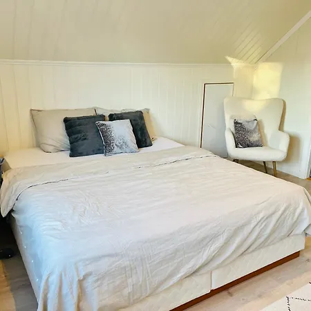 شقة A Beautiful 3-bedroom With Stunning Views And Free Parking *