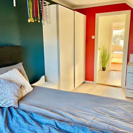 شقة A Beautiful 3-bedroom With Stunning Views And Free Parking *