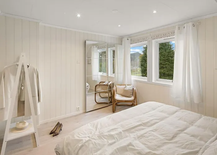 A Beautiful 3-bedroom With Stunning Views And Free Parking Apartament *