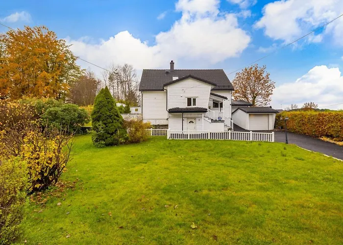 Appartement A Beautiful 3-bedroom With Stunning Views And Free Parking *