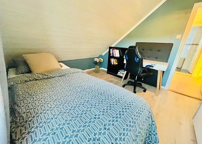 A Beautiful 3-bedroom With Stunning Views And Free Parking Bergen