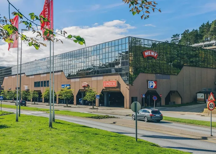 A Beautiful 3-bedroom With Stunning Views And Free Parking Appartement *