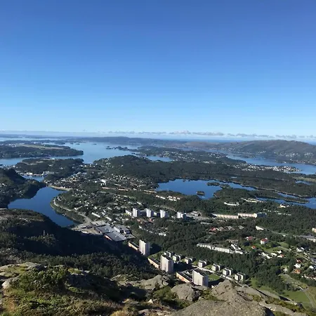 A Beautiful 3-bedroom With Stunning Views And Free Parking Apartment Bergen