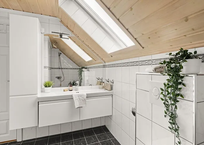 A Beautiful 3-bedroom With Stunning Views And Free Parking Apartment Bergen