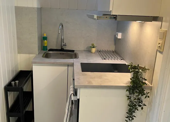 A Beautiful 3-bedroom With Stunning Views And Free Parking *